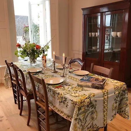 Grand Max Apartment Bed & Breakfast